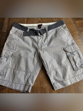Foot Locket Men's Cargo Shorts in Light Bluish Gray with Web Belt